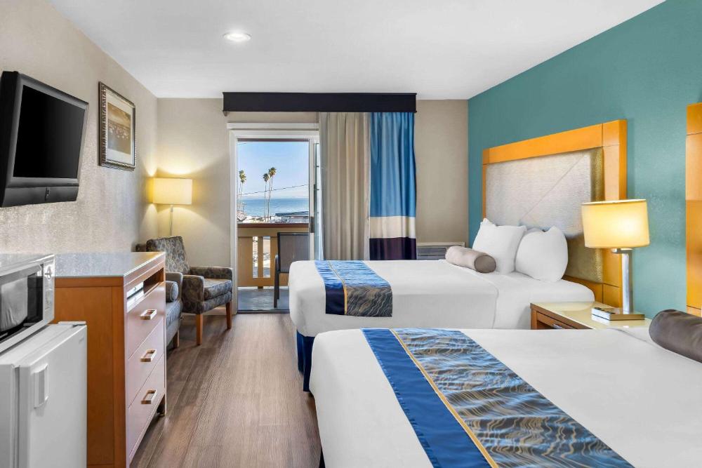 Business Queen Room with Two Queen Beds and Ocean View - Non-Smoking interior