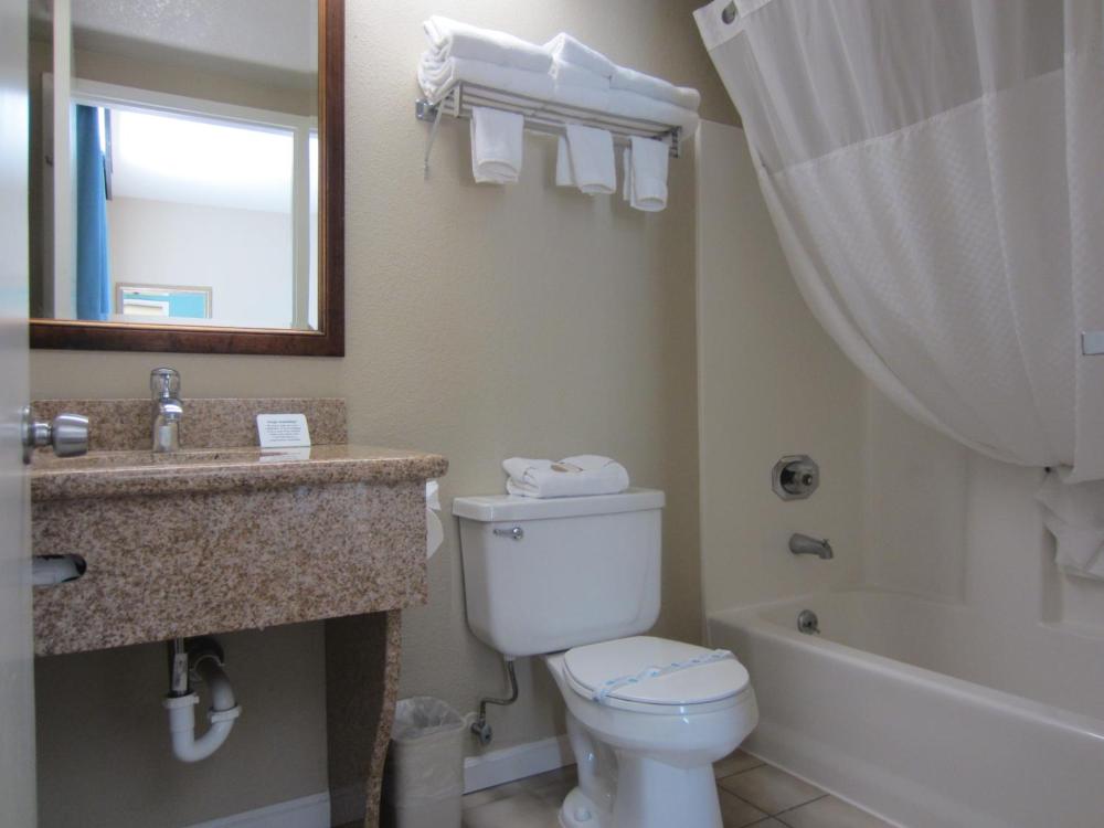 Queen Room - Non-Smoking interior